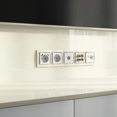 Рамка из поликарбоната на 5 постов Snabb слоновая кость/золото W0051932 - фото 3