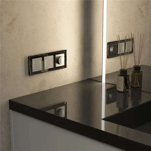 Рамка из стекла на 3 поста Diamant черный W0031208 - фото 3