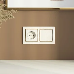 Рамка из поликарбоната на 2 поста Snabb слоновая кость/золото W0021932