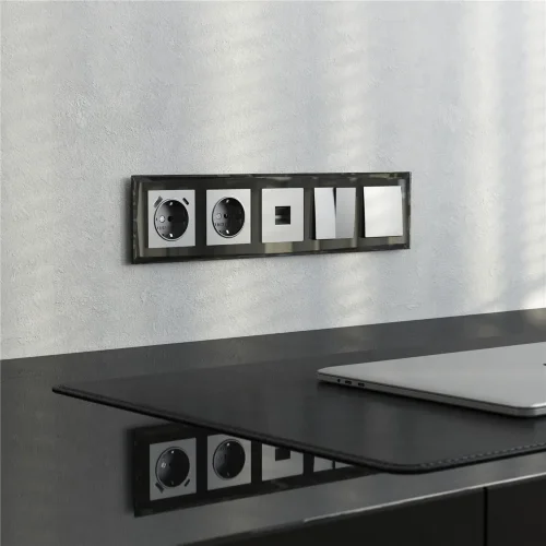 Рамка из стекла на 5 постов Diamant черный W0051208 - фото 3