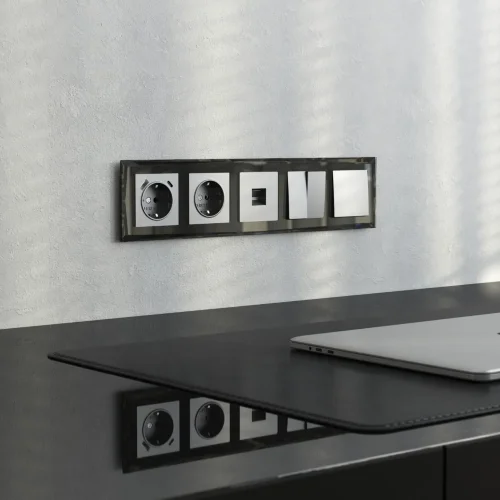 Рамка из стекла на 5 постов Diamant черный W0051208 - фото 3