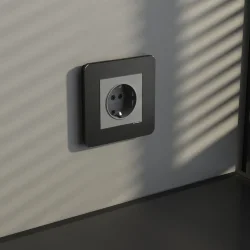 Рамка из металла на 1 пост Platinum черный алюминий W0012608