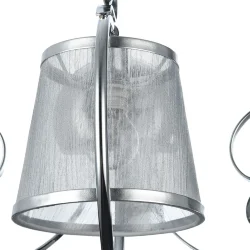 Светильники серии Simone выполнены в классическом стиле. Арматура цвета «античное серебро», абажуры из органзы на ПВХ. Люстры подходят для помещений с невысокими потолками благодаря конструкции «2 в 1». Дизайн изделий дополнен декоративными подвесками. (Х