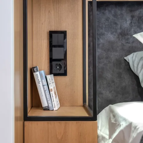 Рамка из стекла на 3 поста Favorit черный W0031108 - фото 5