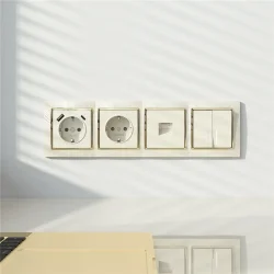 Рамка из поликарбоната на 4 поста Snabb слоновая кость/золото W0041932