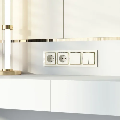 Рамка из поликарбоната на 4 поста Snabb слоновая кость/золото W0041932 - фото 3