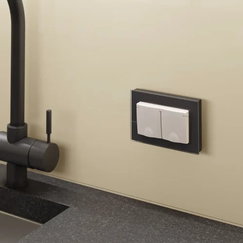 Рамка из стекла для двойной розетки Favorit черный W0081108 - фото 4