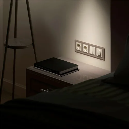 Рамка из стекла на 4 поста Favorit латте W0041142 - фото 3