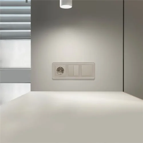 Розетка с заземлением и шторками (дымчатый) W1271104 - фото 3