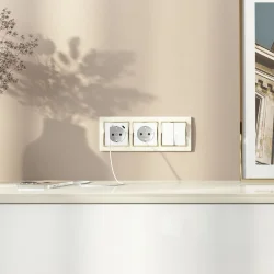 Рамка из поликарбоната на 3 поста Snabb слоновая кость/золото W0031932