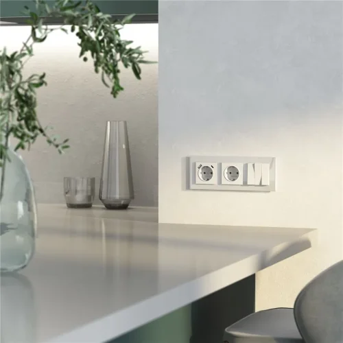 Рамка из стекла на 3 поста Favorit белый W0031101 - фото 3