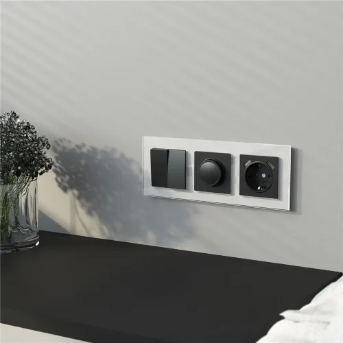 Рамка из стекла на 3 поста Favorit белый W0031101 - фото 4