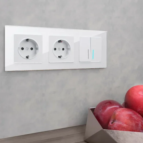 Рамка из стекла на 3 поста Favorit белый W0031101 - фото 5