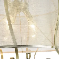 Светильники серии Simone выполнены в классическом стиле. Арматура цвета «античное серебро», абажуры из органзы на ПВХ. Люстры подходят для помещений с невысокими потолками благодаря конструкции «2 в 1». Дизайн изделий дополнен декоративными подвесками. (Б