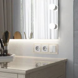 Рамка из стекла на 3 поста Favorit молочный W0031141