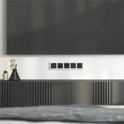 Рамка из стекла на 5 постов Favorit белый W0051101 - фото 3