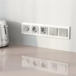 Рамка из стекла на 5 постов Favorit белый W0051101