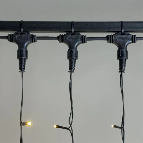 Гирлянда Занавес 2 x 2 м Тепло-Белый 220В, 400 LED, Провод Черный ПВХ, IP54. Фото 3.