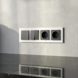 Рамка из стекла на 4 поста Favorit белый W0041101