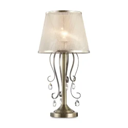 Светильники серии Simone выполнены в классическом стиле. Арматура цвета «античное серебро», абажуры из органзы на ПВХ. Люстры подходят для помещений с невысокими потолками благодаря конструкции «2 в 1». Дизайн изделий дополнен декоративными подвесками. (Б