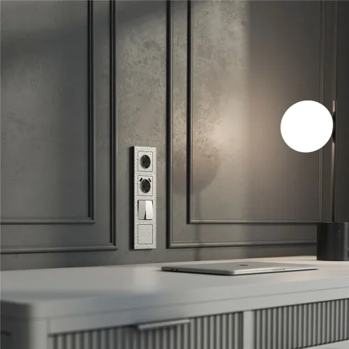 Рамка из поликарбоната на 4 поста Hammer серебряный W0042406 - фото 2