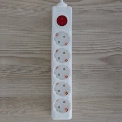 S-GSU5-1.5 WHITE Cетевой фильтр серии Universal, 1.5м Пвс 3x0.75, 5 гнезд, с-з, 10А, Защита от перенапряжения, короткого замыкания.