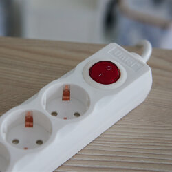 S-GSU5-1.5 WHITE Cетевой фильтр серии Universal, 1.5м Пвс 3x0.75, 5 гнезд, с-з, 10А, Защита от перенапряжения, короткого замыкания.