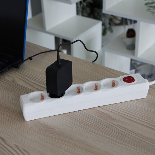 S-GSU5-1.5 WHITE Cетевой фильтр серии Universal, 1.5м Пвс 3x0.75, 5 гнезд, с-з, 10А, Защита от перенапряжения, короткого замыкания. - фото 2