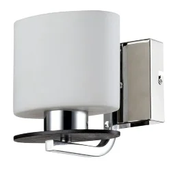 Светильники серии выполнены в современном стиле, арматура сделана из металла, а плафоны – из матового стекла. Благодаря своей небольшой высоте светильники Bice подходят для невысоких помещений. (Хром)