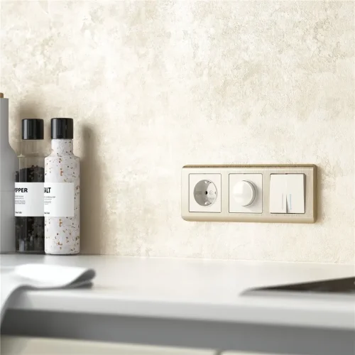 Розетка с заземлением и шторками (перламутровый рифленый) W1171113 - фото 2