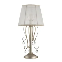 Светильники серии Simone выполнены в классическом стиле. Арматура цвета «античное серебро», абажуры из органзы на ПВХ. Люстры подходят для помещений с невысокими потолками благодаря конструкции «2 в 1». Дизайн изделий дополнен декоративными подвесками. (К