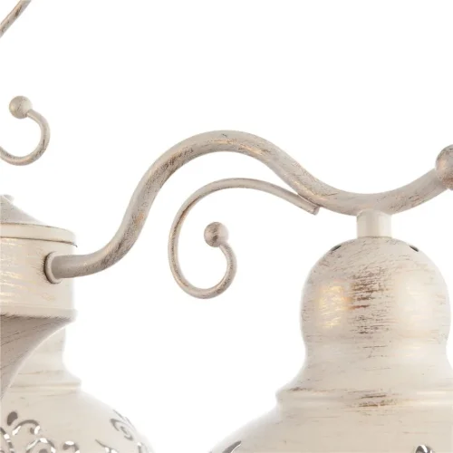 Светильники выполнены из металла цвета кремового золота. На плафонах светильников ажурно вырезаны узоры, прекрасно сочетающиеся с плавными изгибами арматуры. Благодаря большому ассортименту изделий серии Benoit легко выбрать светильник, подходящий как для