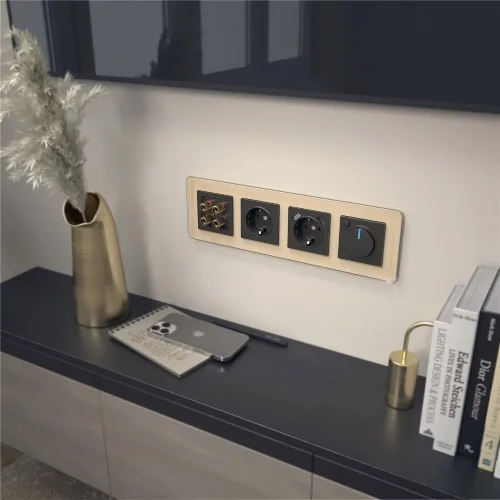 Рамка из стекла на 4 поста Elite айвори W0042443 - фото 3