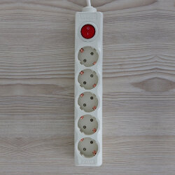 S-GSU5-1.5 IVORY Cетевой фильтр серии Universal, 1.5м Пвс 3x0.75, 5 гнезд, с-з, 10А, Защита от перенапряжения, короткого замыкания.