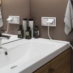 Рамка из поликарбоната на 2 поста Snabb белый/хром W0021901