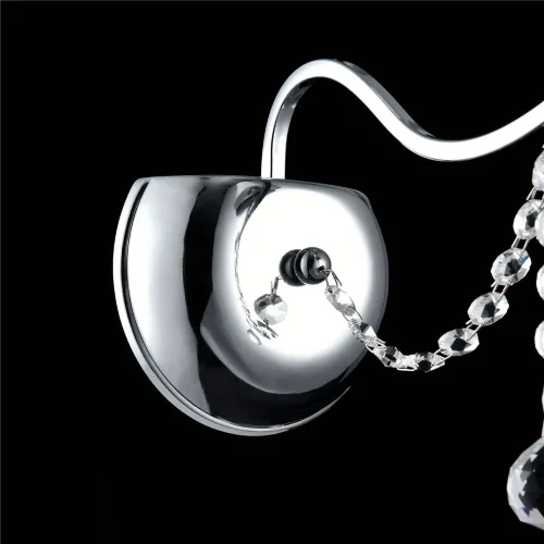 Нарядные и изящные светильники Morel выполнены в классическом стиле. Светлые абажуры сделаны из органзы, арматура – из металла цвета 'хром'. Каждый из светильников этой серии декорирован хрусталем в виде лент из кристаллов в форме октагонов и шара. (Хром)