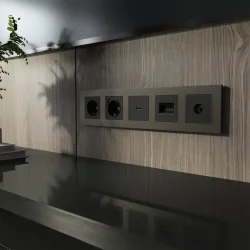 Рамка из поликарбоната на 5 постов Slab бронза софт W0052963