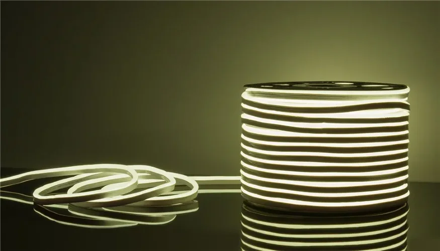 Светодиодный гибкий неон 220 В 9,6 Вт/м 120 Led/м 2835 IP67, односторонний холодный белый 6500К, 50 м Гибкий неон 220V 9,6W 120Led 2835 IP67 односторонний холодный белый, 50 м - фото 3