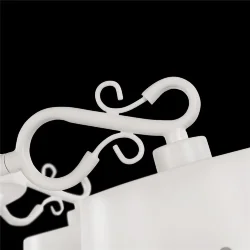 Изделия серии сделаны в современном стиле, при этом декоративный узор, вырезанный на плафонах, выполнен в классическом стиле. Благодаря своему нейтральному цвету, теплому белому, светильники подходят практически для любого интерьера в современном стиле. (