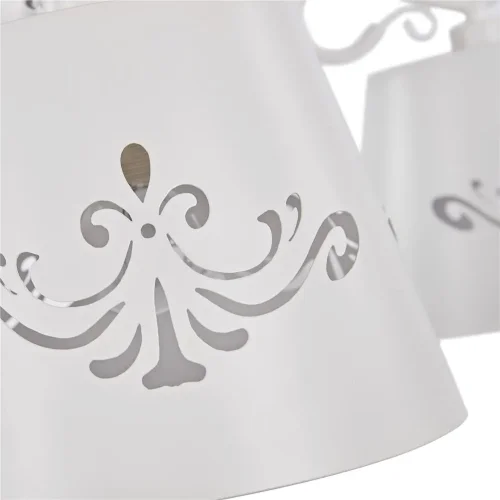 Изделия серии сделаны в современном стиле, при этом декоративный узор, вырезанный на плафонах, выполнен в классическом стиле. Благодаря своему нейтральному цвету, теплому белому, светильники подходят практически для любого интерьера в современном стиле. (