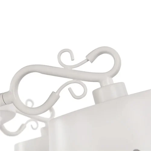 Изделия серии сделаны в современном стиле, при этом декоративный узор, вырезанный на плафонах, выполнен в классическом стиле. Благодаря своему нейтральному цвету, теплому белому, светильники подходят практически для любого интерьера в современном стиле. (