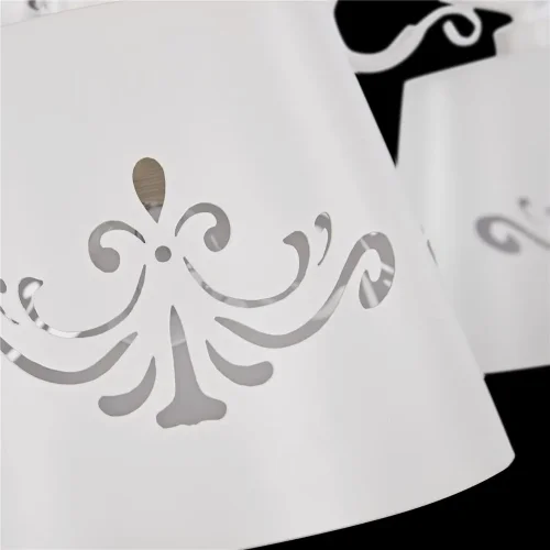 Изделия серии сделаны в современном стиле, при этом декоративный узор, вырезанный на плафонах, выполнен в классическом стиле. Благодаря своему нейтральному цвету, теплому белому, светильники подходят практически для любого интерьера в современном стиле. (