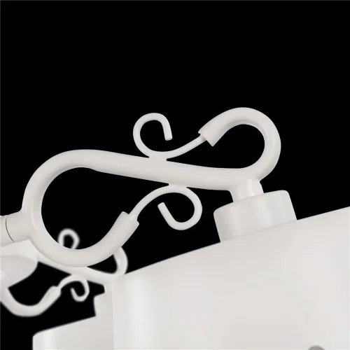 Изделия серии сделаны в современном стиле, при этом декоративный узор, вырезанный на плафонах, выполнен в классическом стиле. Благодаря своему нейтральному цвету, теплому белому, светильники подходят практически для любого интерьера в современном стиле. (