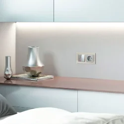 Выключатель двухклавишный проходной с подсветкой (Hammaer серебряный) W1222106