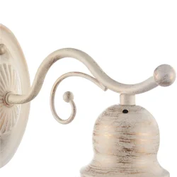 Светильники выполнены из металла цвета кремового золота. На плафонах светильников ажурно вырезаны узоры, прекрасно сочетающиеся с плавными изгибами арматуры. Благодаря большому ассортименту изделий серии Benoit легко выбрать светильник, подходящий как для