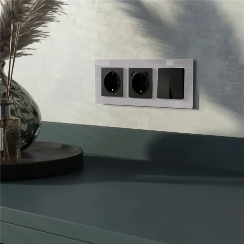 Рамка из стекла на 3 поста Favorit серый W0031115 - фото 2