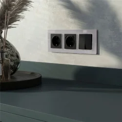 Рамка из стекла на 3 поста Favorit серый W0031115