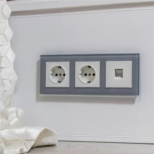 Рамка из стекла на 3 поста Favorit серый W0031115 - фото 4