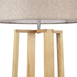 Торшер выполнен в современном стиле в неброской светлой цветовой гамме. Арматура изделия сделана из металла и древесины, а абажур - из ткани. Визуальная простота дизайна позволяет вписать торшер Nubi даже в готовый современный интерьер. (Дерево)