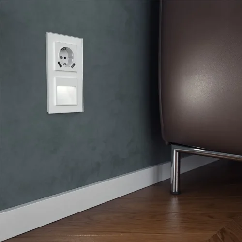 Розетка с заземлением, шторками и USBх2 (белая) W1171501 - фото 9